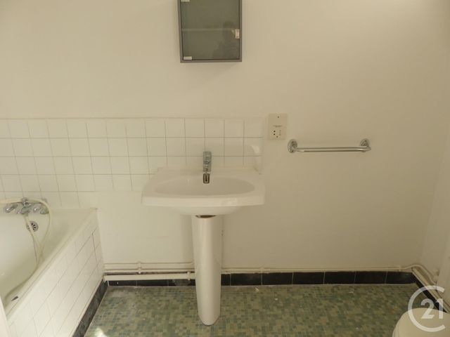 Appartement F1 à louer - 1 pièce - 23.0 m2 - COMPIEGNE - 60 - PICARDIE - Century 21 Infinity Appartement F1 à louer - 1 pièce - 23.0 m2 - COMPIEGNE - 60 - PICARDIE - Century 21 Infinity
