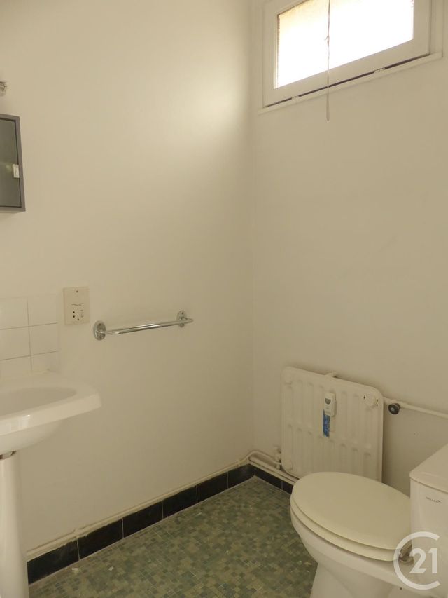 Appartement F1 à louer - 1 pièce - 23.0 m2 - COMPIEGNE - 60 - PICARDIE - Century 21 Infinity Appartement F1 à louer - 1 pièce - 23.0 m2 - COMPIEGNE - 60 - PICARDIE - Century 21 Infinity