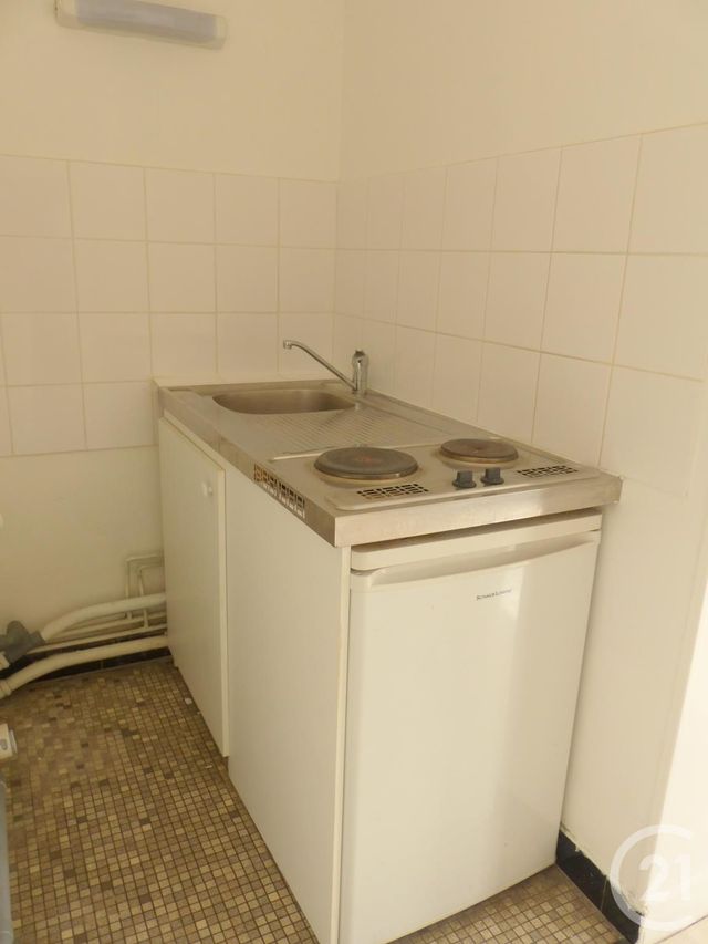 Appartement F1 à louer - 1 pièce - 23.0 m2 - COMPIEGNE - 60 - PICARDIE - Century 21 Infinity Appartement F1 à louer - 1 pièce - 23.0 m2 - COMPIEGNE - 60 - PICARDIE - Century 21 Infinity