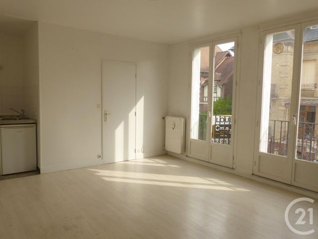 Appartement F1 à louer - 1 pièce - 23.0 m2 - COMPIEGNE - 60 - PICARDIE - Century 21 Infinity Appartement F1 à louer - 1 pièce - 23.0 m2 - COMPIEGNE - 60 - PICARDIE - Century 21 Infinity