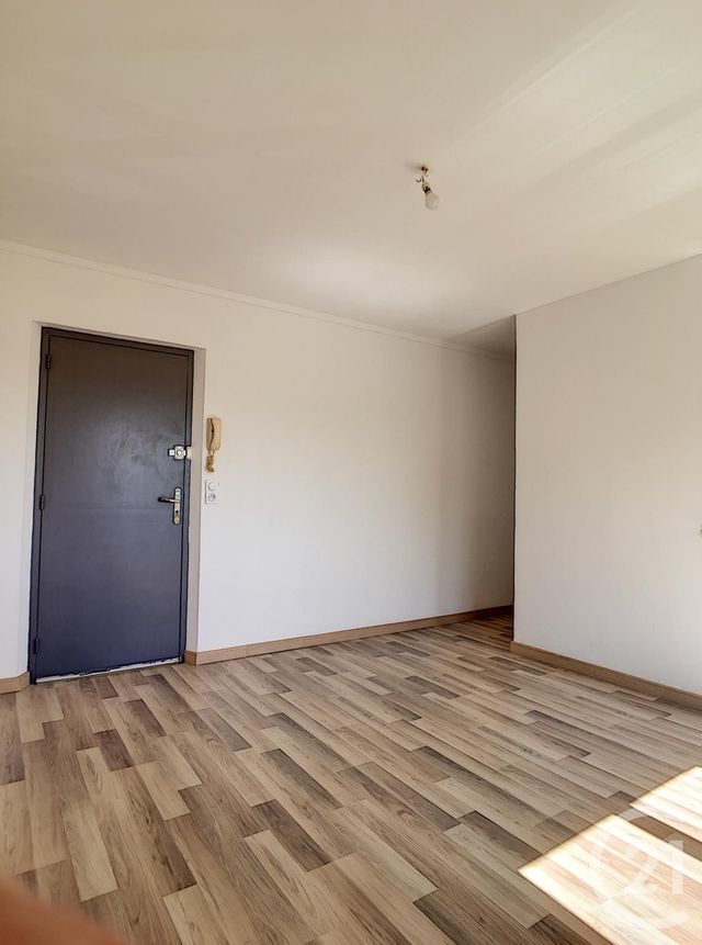 Appartement F2 à louer - 2 pièces - 36.93 m2 - VERBERIE - 60 - PICARDIE - Century 21 Infinity Appartement F2 à louer - 2 pièces - 36.93 m2 - VERBERIE - 60 - PICARDIE - Century 21 Infinity