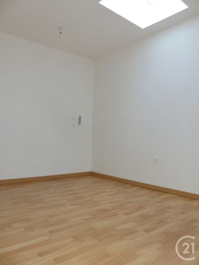 Afficher la photo en grand Appartement F4 à louer - 4 pièces - 71.0 m2 - BETHISY ST PIERRE - 60 - PICARDIE - Century 21 Infinity