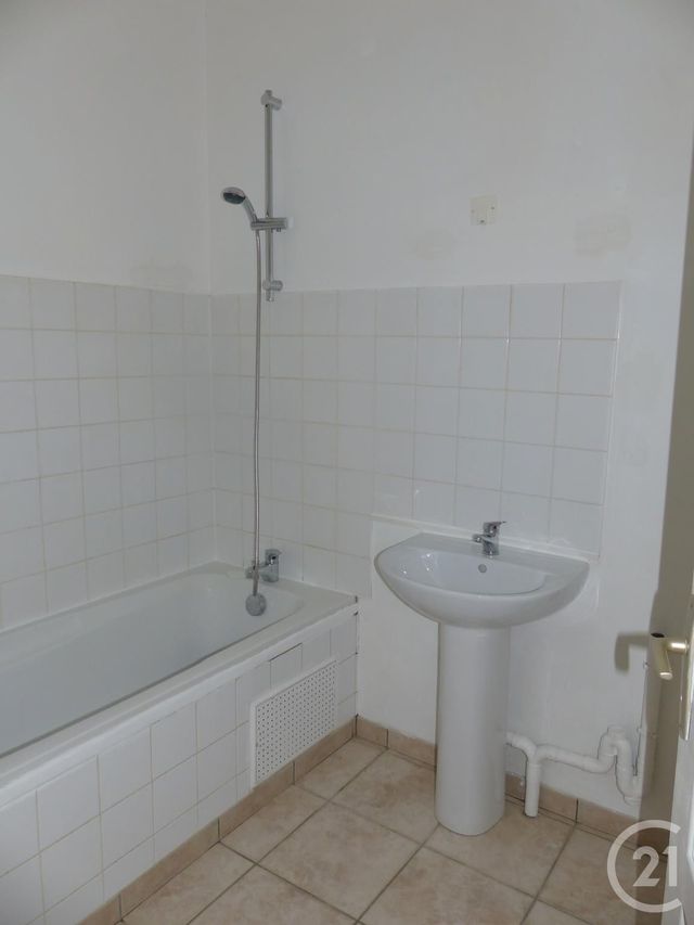 Afficher la photo en grand Appartement F4 à louer - 4 pièces - 71.0 m2 - BETHISY ST PIERRE - 60 - PICARDIE - Century 21 Infinity